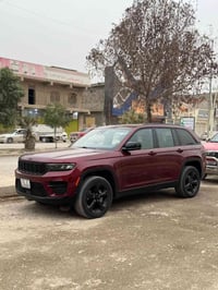 للبيع جيب موديل ٢٠٢٣رقم بغداد بسمي  ٥راكب ماشيه ٣٨ فول مواصفات فتحه كش...