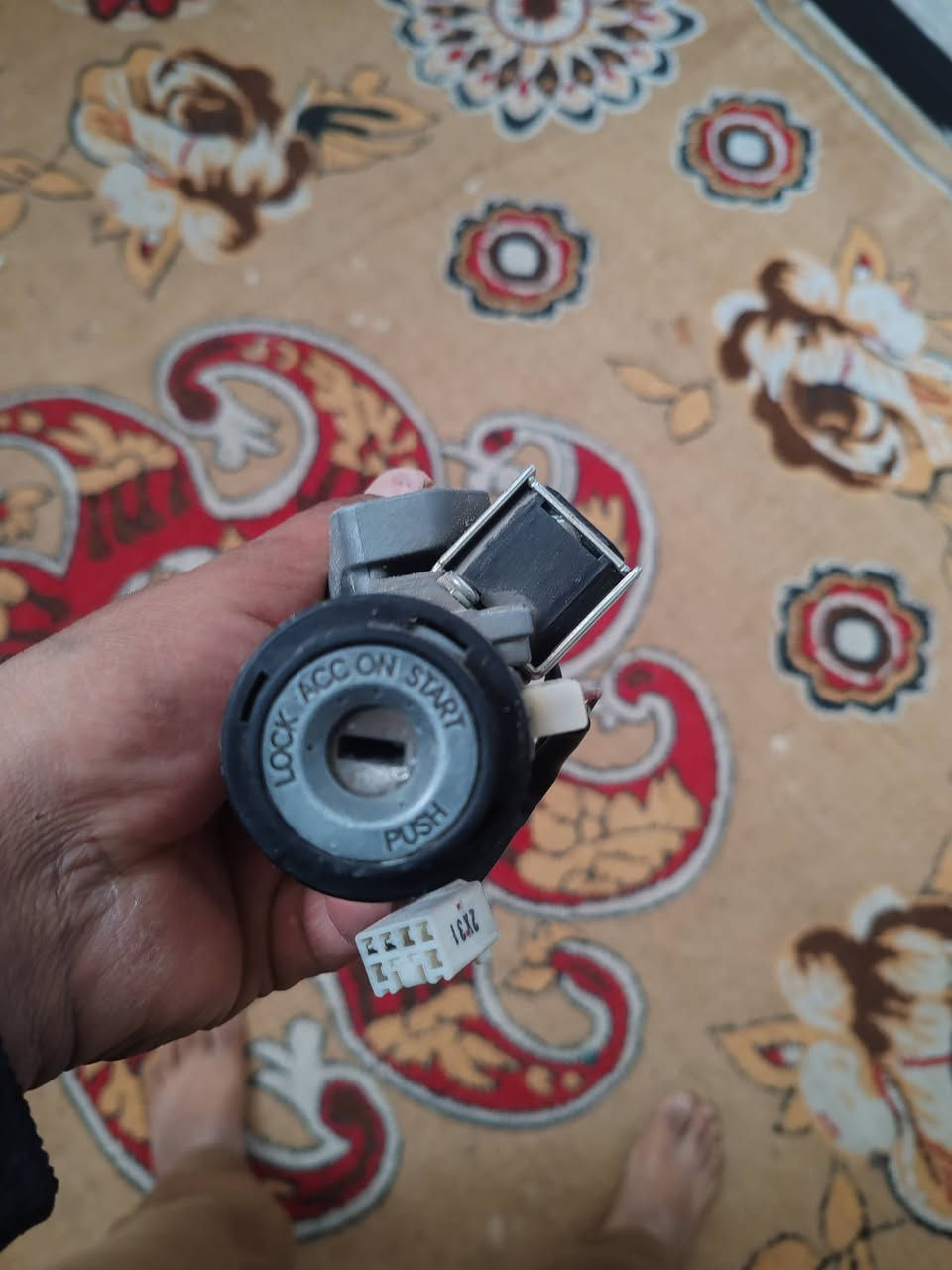 سلام عليكم أغراض اكسنت لبيع واسط مركز المدينه كوت الرقم الهاتف ***********
