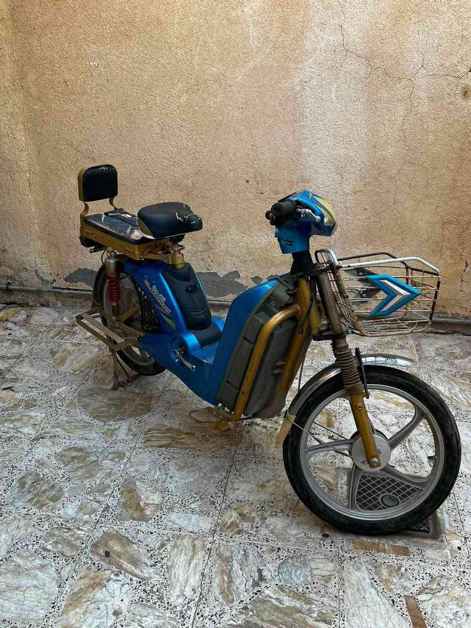ماطور الاخوين
بس گشر بدون بطاريات 
شغال كلشي مابي بس البريك الخلفي يرادله سيم 
سعره 150 
واتساب ***********
