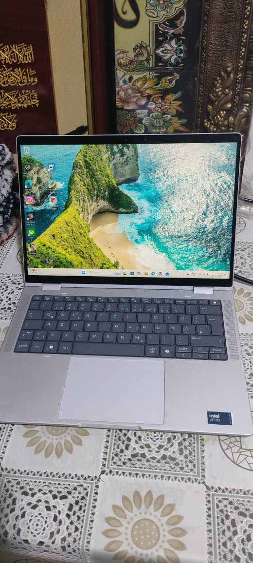 السلام عليكم
شباب عندي لابتوب جديد 
اخر اصدار 
و الموصفات واضحه مثل ما موجود بالصوره
شاشة لمس + قلاب 
كامل كارتونه و غراضه 
شاحنة تايبس الاصلي شركة 
للتواصل مع الصفحة
او الاتصال 
***********
***********
