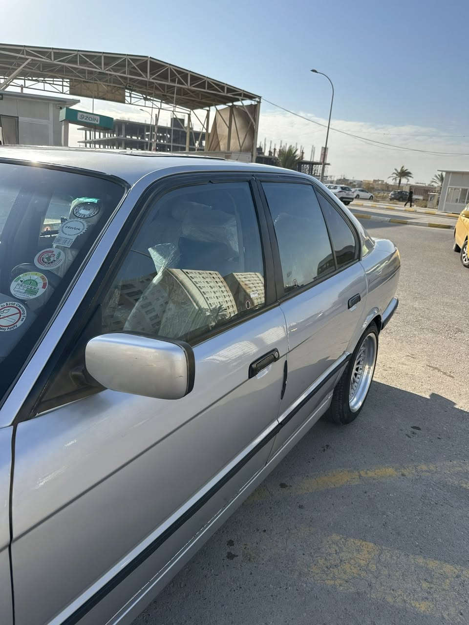 السلام عليكم اخواني أرجو منكم قراءة جميع الكتابة عن مواصفات السيارة
ومن ثم الاتصال والاستفسار
مكان بغداد بسمايه

***********
BMW بي أم
سيارة حجم اصل 525 محرك مسكر فانوس السيارة منظومة غازو وبانزين  محسن المحرك
اوتوماتيك
موديل 1993
سيارة صبغ عام فقط للجمالية فقط
اللون سلفر
مواصفات السيارة VIP
سقف سلايت
سيارة حلووا
أربع جامات كهربائي
كشن كهربائي وغرفة ملكي
مرايات كهربائي
تخم طائرات جداو EM
وياله ALPlNA
صوت رياضي 
تبريد ثلج❄️
سيارة مكفوله من حادث من ضربه
صدر خلفية امامي كلشي حدادية جديد
سيارة ما بيه برغي نقص كلشي على البلاد واضح
موجود صورة وفيديو كامل للسيارة
السياره بل واقع احله من الصور 
شرط التحويل ثاني يوم
سنوية جديدة 2027
سعر سياره 98 وبي مجال
