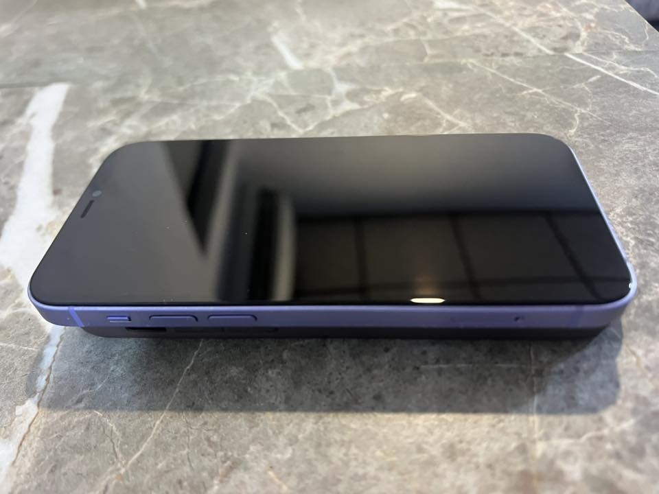 السلام عليكم ايفون 12 عادي 
ذاكره 128 
البطاريه 81 ⚡️ السعر 300
 الاستفسار ***********
