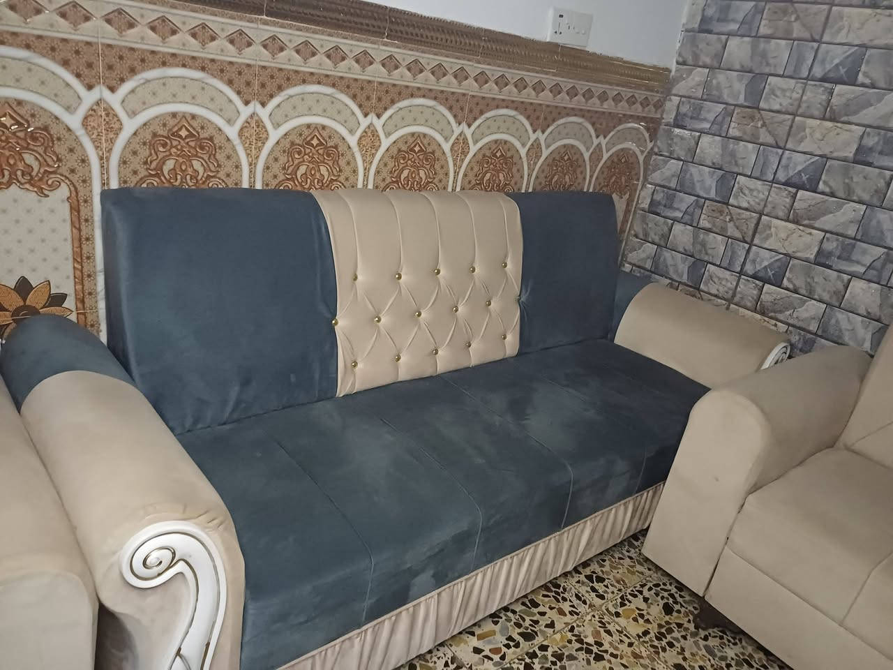 بيع قنفات عدد 20مقعد ثنين تختات نضافه90٪ ضغط عالي سفنج تركي نضافه وجه وضهر دوشمه نضيفه 100% اتصال الهاتف ***********بي واتساب مكاني بغداد

