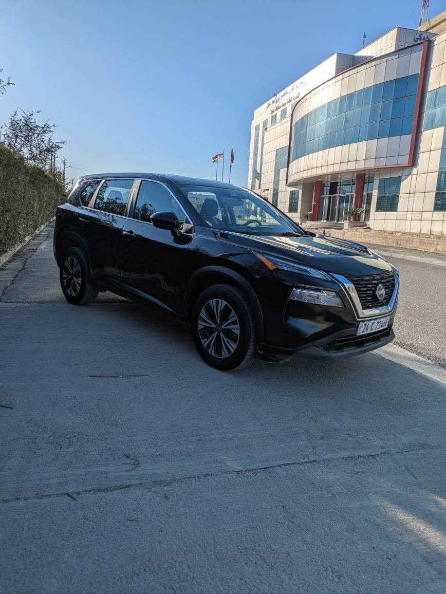 NISSAN ROGUE SV 2023 AWD
نظام الدفع:  (AWD)
ناقل الحركة: أوتوماتيك CVT.
المواصفات الخارجية (SV):
إضاءة LED (لايتات أمامية وخلفية).
بصمة أبواب (دخول ذكي).
المواصفات الداخلية والراحة:
مقعد سائق قابل للتعديل كهربائي
شاشة معلومات وترفيه تعمل باللمس
تشغيل عن بعد + بصمة تشغيل.
نظام تبريد لمس (قطعيتن).
الأمان والتقنيات:
رادار أمامي (تحديد مسار/تنبيه اصطدام).
رادار جانبي (نقاط عمياء) + رادار خلفي.
كاميرا خلفي
فرامل يد كهربائية (Auto Hold).
نظام القيادة شبه الذاتية ProPilot Assist.
خيارات إضافية (ميدنايت/SV premium)
سعر 170 ومجال بيع او تبديل
صور حادث بالمنشور
رقم شاصي
5N1BT3BB0PC822530
رقم موبايل/ واتساب + فايبر
*********** دهوك, العراق

