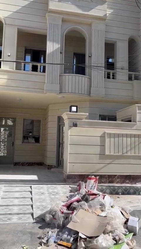 دار للايجار
مساحه150 متر
طابقين
الطابق الاول يحتوي على: غرفتين نوم و استقبال و صالة و مطبخ و صحيات و مناور اثنين
الطابق الثاني يحتوي على: غرفتين نوم و صحيات
و صحيات خارجيه 
الواجهة حجر
الموقع: الحي العصري خلف دائرة الجوازات القديمه
للاتصال على الهاتف:***********

