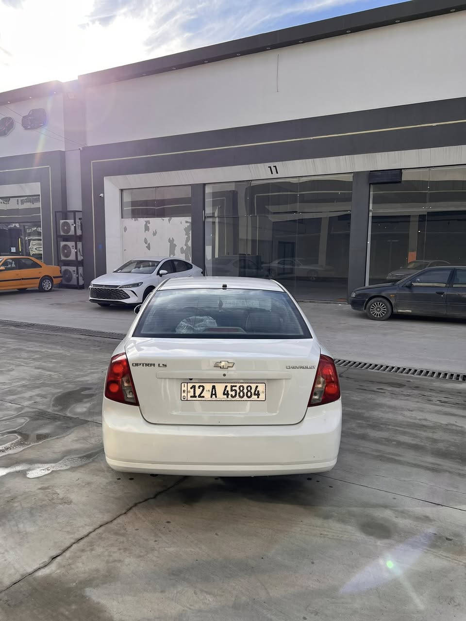 السلام عليكم  اوبتره 2011
كلين بدون ضرر بيها جاملغ امامي رش فقط 
محرك و كير شرط
طخم تاير جديد 
رقم نينوى انكليزي ب اسمي 
كوبون بانزين 
وموصفات الاوبتره معروفه 
السعر 89 
رقم التواصل ***********
