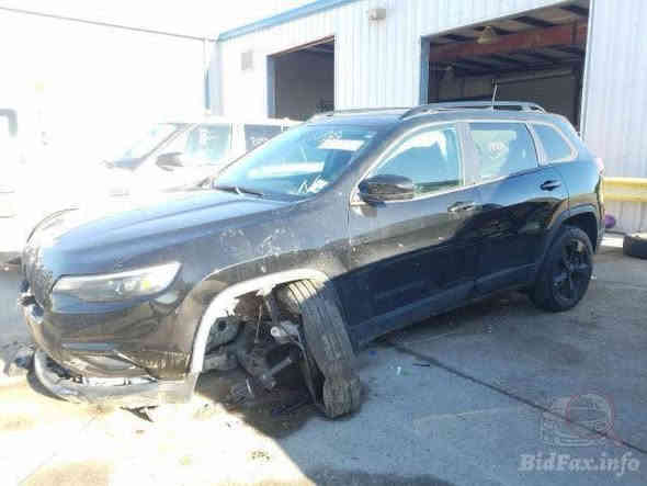 سلام عليكم
 جيب بزون 2019 الضرر خفيف محرك 6سلندر صندوق كهرباء توقف ذاتي كشافات اشاير مري تبريد قطعتين الضرر موضح بصورة و نضربت عندي ضربه خفيفه ب بنيد جداً بسيطه السعر 165 وبيها مجال رقم دولي
‭0777 928 3391‬
