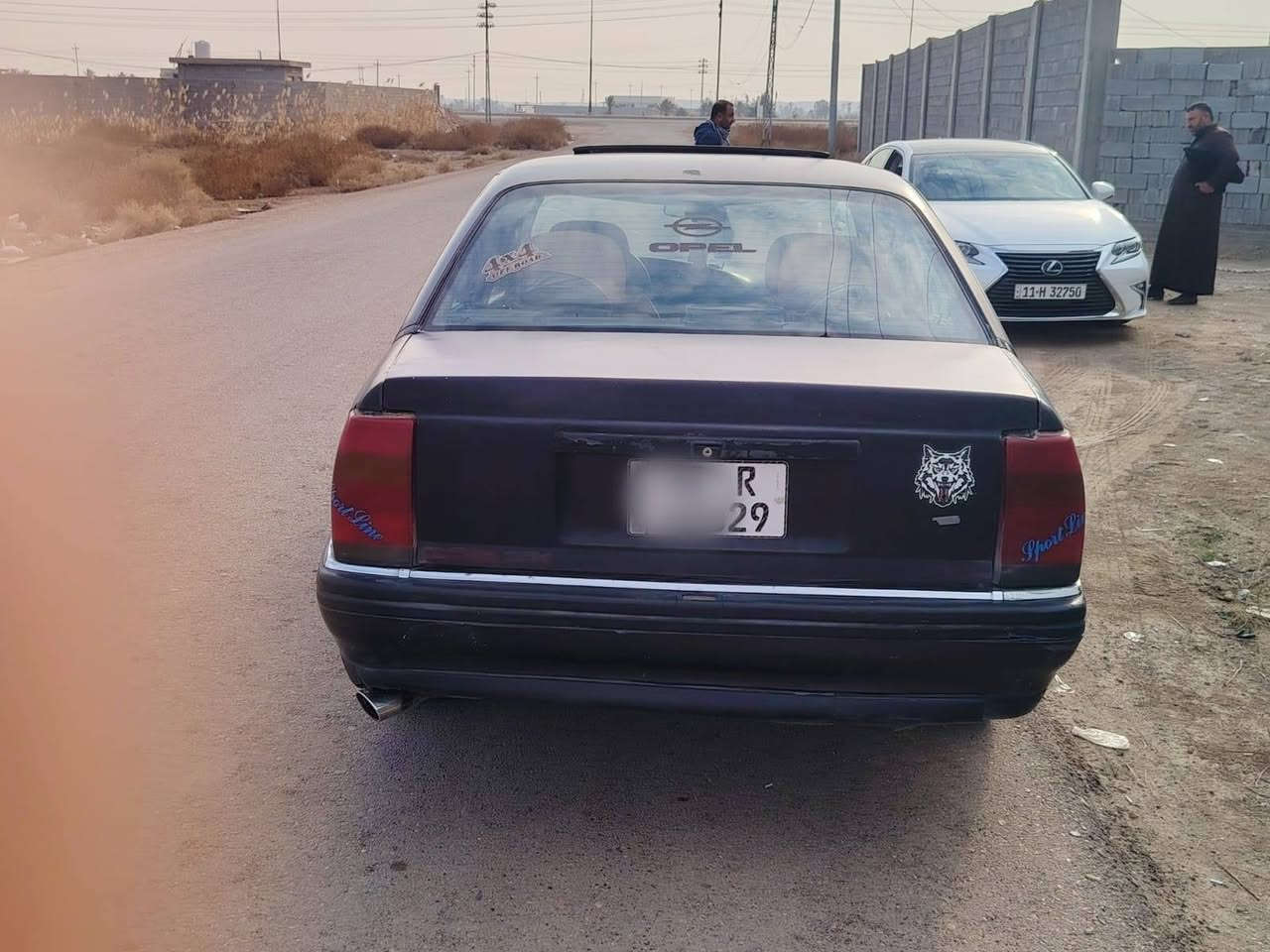 السلام عليكم للبيع اوبل موديل 90 محرك 2000 كير عادي مكفولات رقم الانبار الجديد بسمي شرط التحويل سعر 30 وبي مجال مكان الفلوجه النساف ***********
