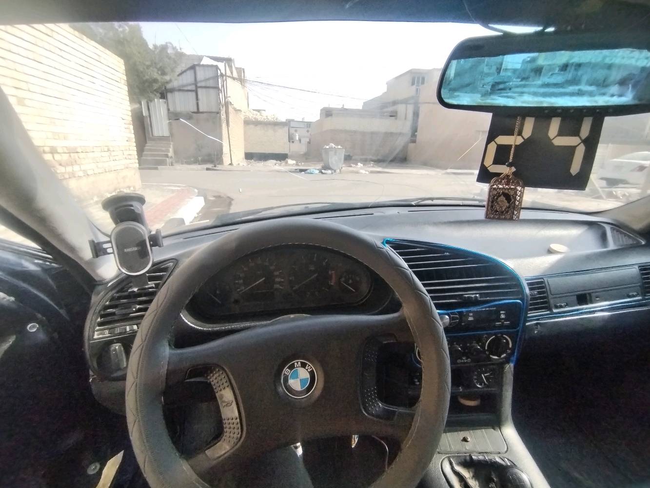 سياره Bmwقصر 336E موديل 91سنويه لل30اي نقص مابيه اترايك وين متريد السعر خاص ***********