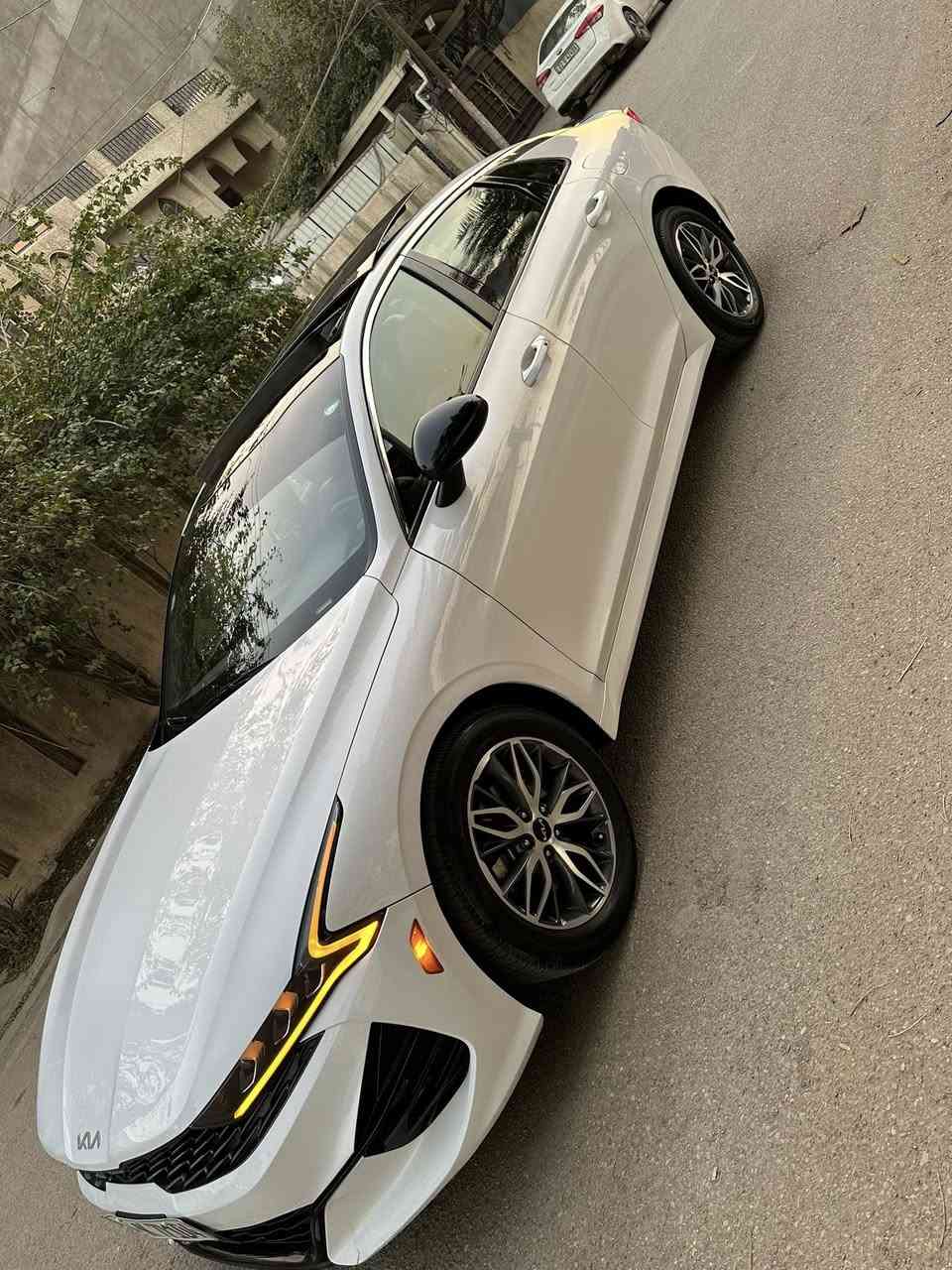 السلام عليكم
كيا K5 جي تي لاين(GT Line) مديل 2022 
مكينه 1600 تيربو 
حادثها بابين جهة السايق نفسهن مصبوغات حادث خفيف
فول مواصفات 
بنوراما 
كشنات جلد احمر
كشن كهرباء
رادار امامي .رادارات جانبيه بالمري .رادار خلفي
قياده ذاتيه
هاند بريك بصمه
شاحن لاسلكي
كامره دواره
سيترن D 
تبريد بيانو
السياره كامله بدون نقص 
سعرها 174 وبيها مجال
مكاني بغداد
***********
