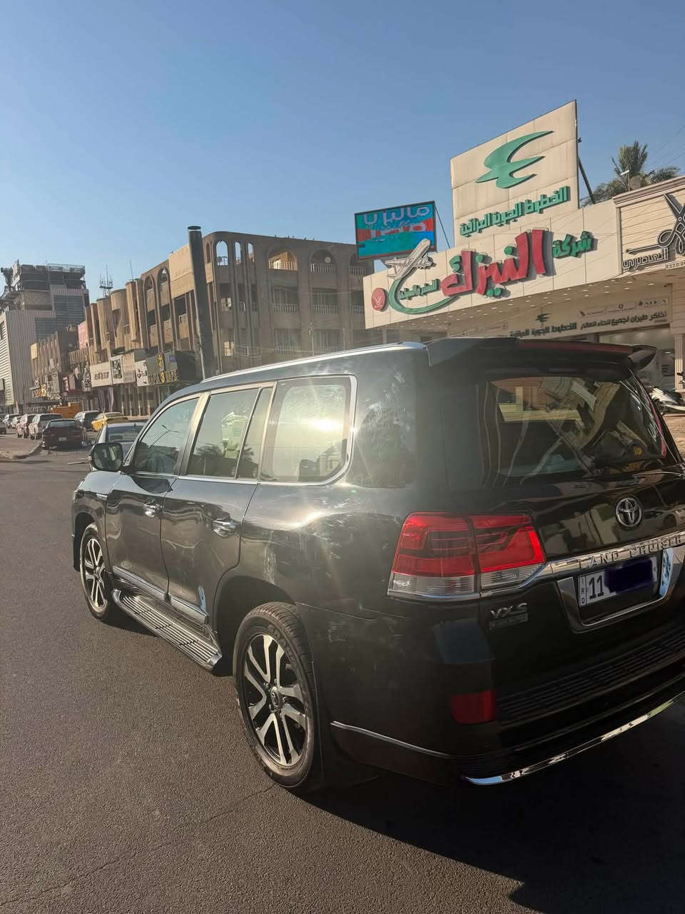 للبيع تويوتا لاندكروز GXR 
6سلندر 
موديل 2013 محدثه 21 دخل وخارج 
رقم بغداد انكليزي هزة جديدة 
سياره بيها ضربه بلجاملغ الخلفي ومصبوغه عام ماشيه 175 الف سياره جاهزه السعر 240 وبيها مجال بسيط مكاني بغداد للاستفسار اتصال ***********
