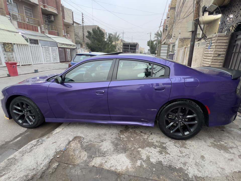 السلام عليكم
تشارجر بنفسجي  2023 خليجي 3.6 GT PLUS //٣,٦ جي تي بلاس 

المواصفات :
وكاله هارلم 
فتحة سقف
رادار امامي جانبي 
ويل 20
مثبت سرعة تفاعلي 
شاشه كبيره 
تحديد مسار 
تشغيل عن بعد
بصمتين 
مري قلاب 
اضائة LED داخلية 
كراسي كهرباء خزن ميموري 
كشن تدفئة تبريد مخمل وجلد حضن 
عداد السرعة ٢٠  الف و ٧٠٠ كيلو قابل للزياده 
منظومة صوتيه Alpine

هذا السونار المرفق مع الصور قديم من اشتريتها قبل سنة والي يريد يشتريها   نوديها سونار جديد . 

بأسمي تحويل ثاني يوم

السعر 30,700$  

رقم بغداد 
مكاني الشعب / حي التجار 
للاستفسار الاتصال على الرقم: *********** // احمد
