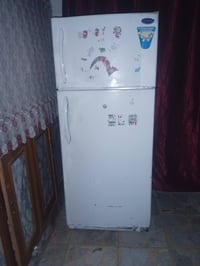 ثلاجه البيع شرط الفحص نضيفه السعر 175مكان مدينة الصدر 07702826686