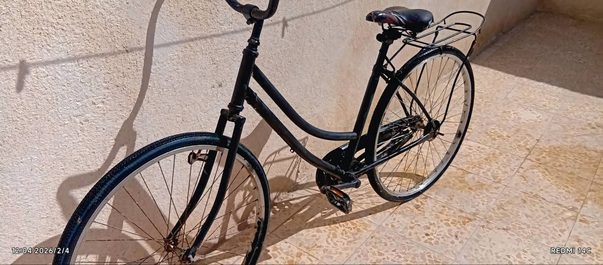 سلام عليكم
بايسكل للبيع حجم 26البايسكل جاهز من كلشي 

مكينه جديده تايرات جدد ستيرن جديد بايسكل كلش حلو ماعوزه اي نقص السعر   مكان ناصريه 40وبي مجال رقم ***********
