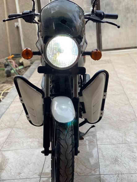 السلام عليكم 
دراجه بوكسر كلاسك رقم وسنويه بغداد
شرط تحويل جاهزه اي نقص مابيه
مديل 22 شكل 23 مكينه مجفته تجفيت شركه 
السعر 1800 وبيه مجال
العنوان بغداد الدورة شارع حي الشرطة
*********** Colombo
