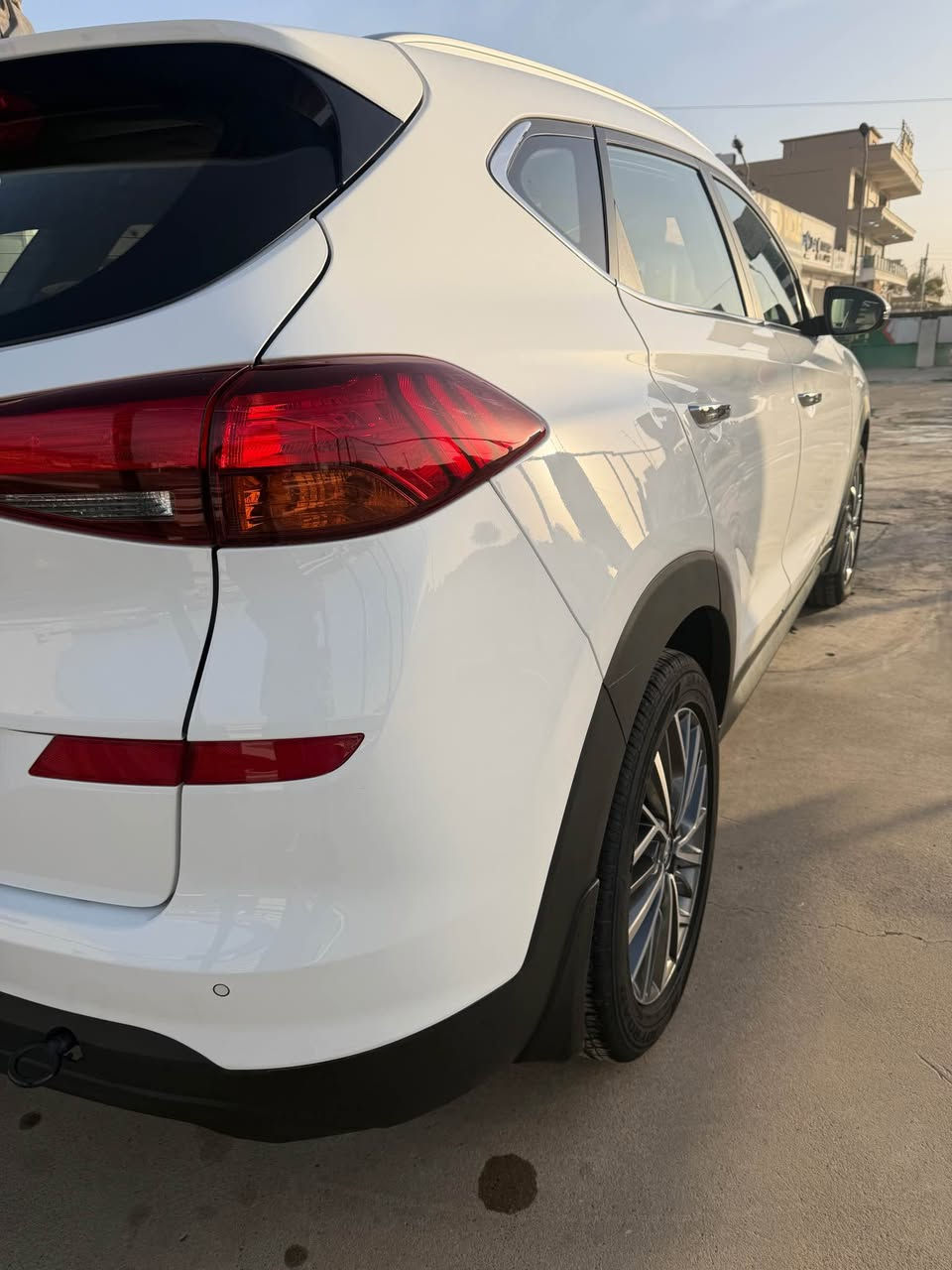 سلام عليكم هيوندا توكسون موديل ٢٠١٩ وارد خليجي كوري اصل 
ماشي ٨٠ الف كيلو متر 
مواصفات 
فول ما عدا فتحة 
حساسات امامي و خلفي كامرة تحكمات ستيرن باركين 
موبايل شحن ٥ ويل كرون اشاير بل مرايا ثلاجة 
بعد مواصفات اخرى 
سيارة ايد واحد سنوية ٢٠٣٠ دفتر بنزين 
كفالة عام دعامية لدعامية 
عنوان كركوك سعر ٢٢٠ و بي مجال 
*********** كركوك, العراق
