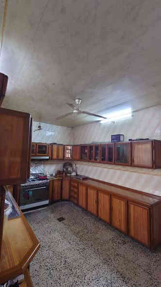 ⚜️عروض ( العصر الذهبي لتجارة العقارات والمقاولات )⚜️
____________________________________________________
🏠♦️ دار للبيع قديم في حي القادسية الثانيه مقابل حديقة قرب سايدين المولى
___________________________________________________

📌التفاصيل

♦️مساحة (200متر)

♦️واجهة ( 10 متر)

♦️ الطابق الأول ( 2 غرفة نوم وهول واستقبال ومطبخ وصحيات )

♦️الطابق الثاني ( 4 غرف نوم وهول وصحيات ).
___________________________________________________
للاستفسار / مراجعة مكتب العصر الذهبي لتجارة العقارات والمقاولات أو الاتصال على الارقام التالية ⬇️

📱***********

📱***********

📱***********
____________________________________________________
🛑علما أن مكتبنا يحتوي على (👷مهندس استشاري للبناء والمقاولات/⚖️محامي مختص في ترويج وتعقيب المعاملات) لاتمام اعمالكم علي يد المختصين بها . 
____________________________________________________
⚜️موقع المكتب حي النور قرب اسواق عبد الحكيم.
