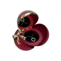 صندوق هدايا • قلب مرصع • وردة حمراء