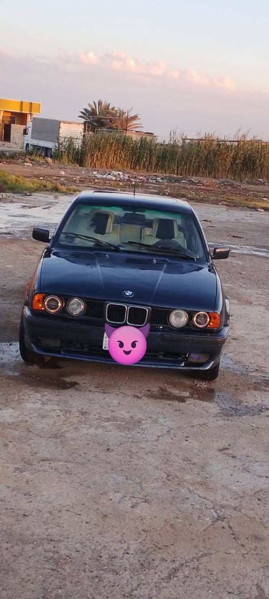 السلام عليكم BMW البيع مديل 92 مكينه مفتوح سياره مصبوغه عام فتحه سعر 55 بيه مجال مكينه مكفوله كير مكفول مكان ديالئ رقم *********** متوفر واتساب
