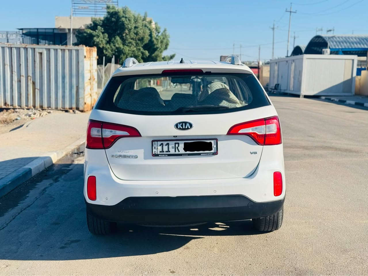 سورنتو 2015 خليجي 6 سلندر 
رقم بغداد بآسمي مشروع وطني 
ماشية 87 الف 
بصمة 
تحكم ستيرن 
بصمة دخول ابواب 
كشن السائق كهربائي 
السيارة مكفولة ما عدا بارد اربع اصابع بالجاملغ الخلفي بدون صبغ 
السعر المطلوب 195 
مكان السيارة البصرة 
*********** Singapore
