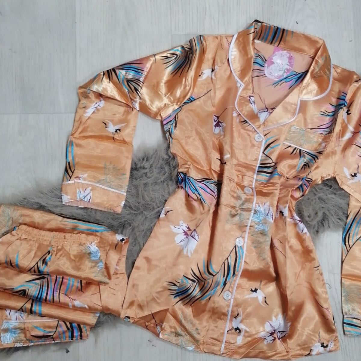 بجامة نسائية ستن 
ساده ومشجر 

من لارج الى 3 اكس لارج 
من وزن 50 الى 90 

السعر 10 الف
متوفر خدمة توصيل لكافة محافظات العراق
#العراق #بغداد #البصرة #اربيل #كربلاء


**إذا كنت صاحب هذا الإعلان وتريد حذفه لأي سبب، رجاءا أرسل رسالة إلى الدعم الفني**