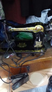 مكينة خياطة • نظيفه وشغاله • بلحريه