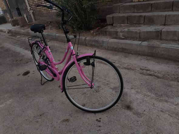 سلام عليكم بايسكل بناتي حجم 26 جديد موديل 2020 ما بي ولا شخط لون وردي لمعه قويه معروض للبيع غراضه كامله وكلوب امامي للبايسكل شغال ما بي شي وما بدل بي شي انطي هداية ويا كاسحه لون رصاصي وستاند نص وثنين مساطر اصليات يجن وستاند مبايل بسعر 165الف بدون الهدايا سعره 153  الف قفل ما بي مجال
للمراسل ماسنجر 
او واتساب الرقم ***********
بيع مستعجل المجر الكعبي
