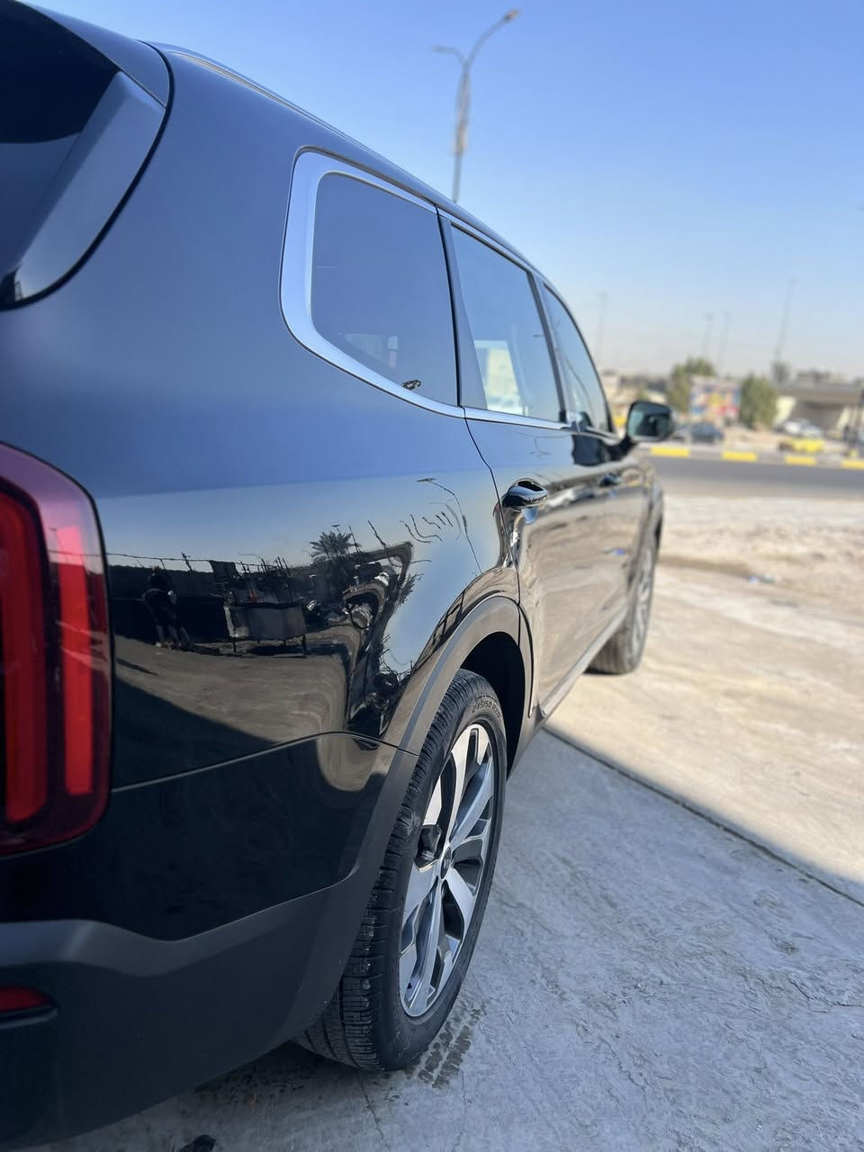 السلام عليكم كيا تلورايد موديل  2021   السعرر(205)***********    السياره امريكيه حادث السياره جاملغ و بنيد فقط بدون دواخل مواصفات السياره /فتحه سقف /بصمه أبواب بصمه /كشنات كهرباء+تدفئه و تبريد /رادارات امامي وخلفي وجانبي/صندوق كهرباء7راكب/6سلندر /كير ومحرك كفاله   ڤي اي ڤي استيرن رجاج تحديد مسار شاحن السلكي تحكم استيرن شاشه كشنات كلهن كهرباء وبيهة هواي مواصفات مكان السياره بغداد البلديات
