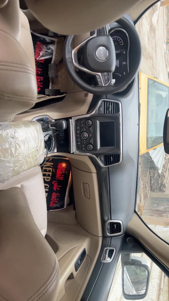 سلام عليكم
جيب لمتدد  خليجية 
موديل 2019
مكفولة كفالة عامة السيارة 
ماشية 62

السعر 260

***********
