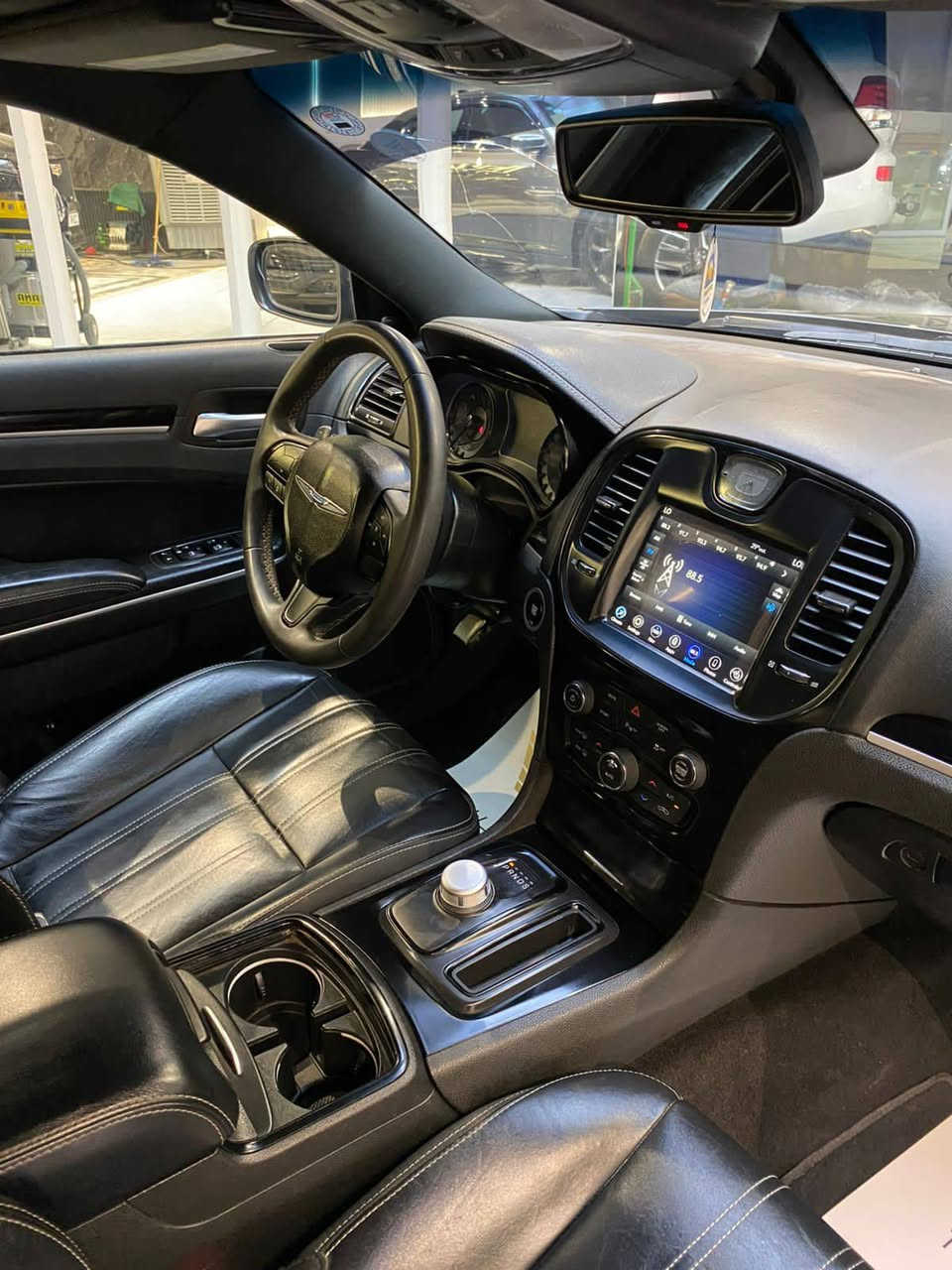 اوباما 300 S موديل 2022 
فول فول مواصفات شاشة كبيرة لمس كاميرا 
حاسة رادارات كشن جلد كشن كاراباي بصمة 
 تشغيل عن بعد تحكمات ستيرن بلتوس اوكس
 كار بلي أوتو ستوب للتحذيرات تبيرد مركزي
 تحديد سرعة محرك 6 سلندر فورويل بارنوما 
محرك كير واير بشرط مامفتوح 
سيارة حيل نظيفة كلشي عل بلاد جديد 
سنوية هزة كلشي جديد مدفوع لـ
باسمي السنوية بشرط تحويل وغرامـة
سيارة مابيـها دينار مصرف كامل من كل نواحي

وعادي مراوس بجاجر ارتي من موديل 20 وفوك

رقم صاحب سيارة ***********
