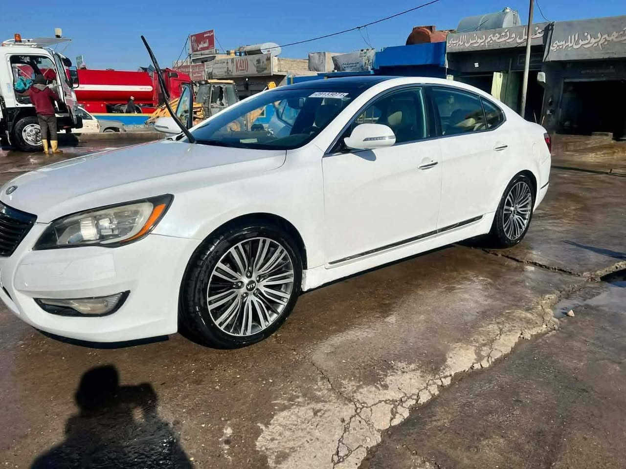مواصفاتها :
لمتد Vip ملكي 
بانوراما فتحتين 
محرك 3500 
ويل كب 17 
نظام ترحيب خارجي وداخلي ودشبول 
لد بلادي دشبول وابواب 
سستم بلادي انفينتي فول 12 سماعة وبلوتوث 6 اقراص 
بصمة 5 بصمات مع الصندوق 
تحكم ستيرن جهتين 
كروز سرعة قفل 
لايت عالي ناصي زنون 
اضائة داخلية تحت الاقدام بلادية 
تبريد قطعتين 
بردات خلفية بلادية وبرادات ابواب خلفية 
كشنات كهربائية امامية مع خزن ميموري وضع الجلوس
كشن السائق والستيرن نظام ترحيب عند الجلوس 
نظام ترحيب عند الترقب من السيارة 
اشارة بلمري 
شفط المري مع نزول المري عند الرجوع الى الخلف وضع الامان 
حساسات خلفية بلادية 
كامرة خلفية بلادية 
ضرر جاملق خلفي خلف السائق 
كير اوتماتيك مع كير عادي
بيع او مراوس 
السعر 120 قفل 

 العنوان موصل حي العربي 
***********
