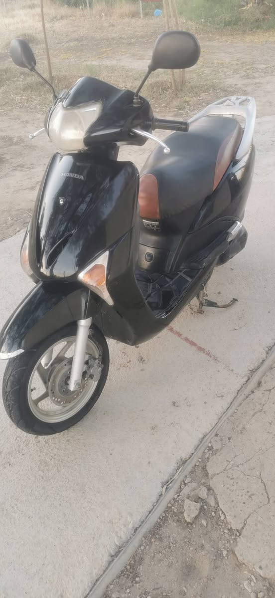 سلام عليكم شباب دراجه للبيع نضيفه مجفته   السعر 750وبيها مجال بسيط للاستفسار الاتصال ع رقم ***********
