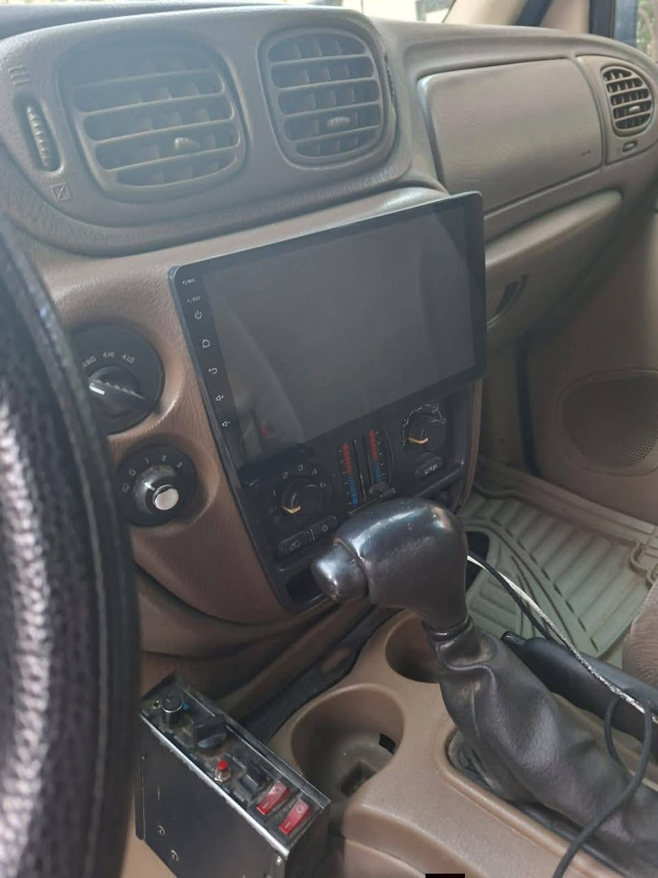 السلام عليكم
‎بلايزر 2004
‎6 سلندر 
‎محرك 4200
‎گير ومكينة خير من الله
‎مصبوغة حزام 
‎شاشة
‎ وكامرة مع البگ  
‎سستم صوت ودمام
‎بلوتوث
‎سيارة نظيفة وجاهزة من كل النواحي 

رقم بغداد 
تحويل ثاني يوم 

‎السعر :85 
‎للأستفسار :
‎ ***********
‎
