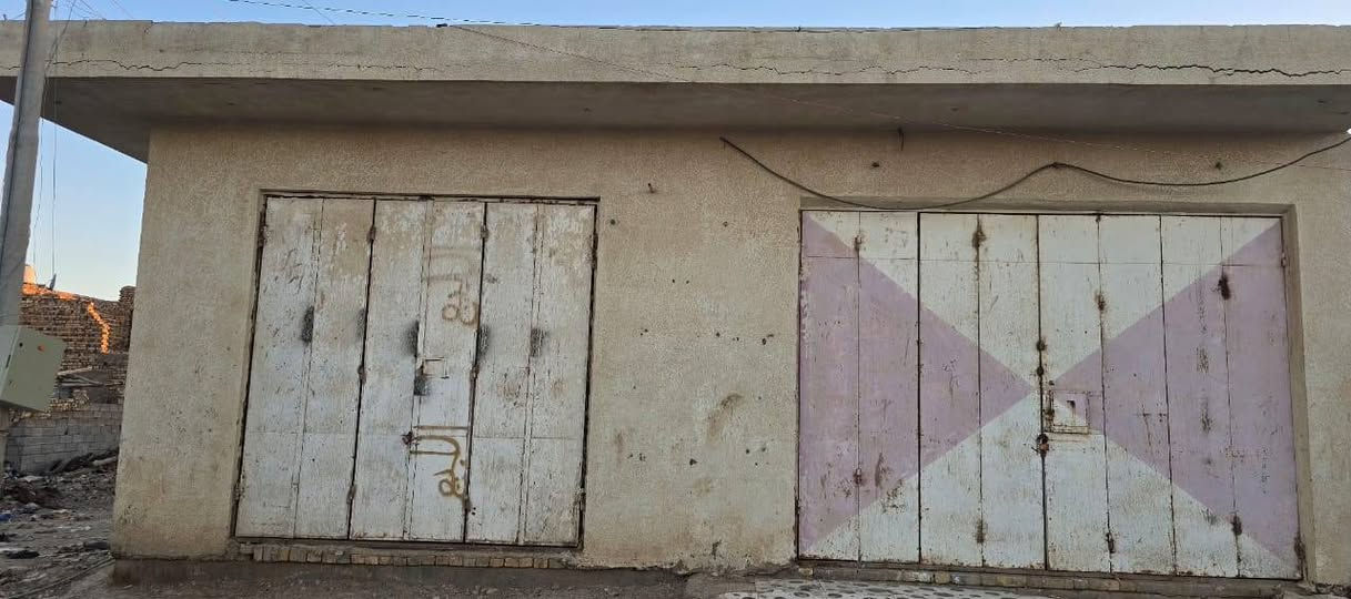 ثلاث محلات للبيع المساحة ١٠٠ متر ركن ١٠*١٠ مقابل مستوصف قيد البناء للاستفسار الاتصال على الرقم 
*********** عمارة, ميسان
