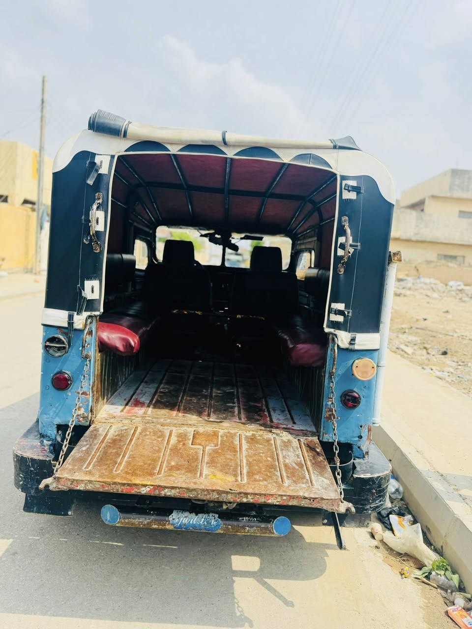 السلام عليكم زوبه بدون للبيع مكينه ونجي  تحويره دسكات اكسن 2005مكينه وكير وشاصي خير من الله لا تبخير ولا تنقيص  تخم تاير خط ابيض  مشدود بل العكس السياره بل الصويره الشراي يتصل ***********
