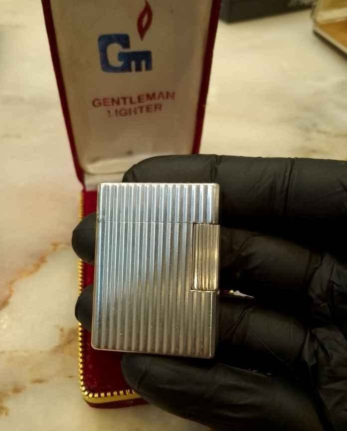 🎖️👀 بــ 4500ج وتعالا بص ولاعة S.T. Dupont🇫🇷 🎖️🎀أصلية 🎖️مقاس Small👀🎀💯
✨ حالة زيرو – تحفة لهواة التحف الفاخرة
✅ محفور عليها ختم S.T. Dupont Paris🇫🇷
✅ صناعة فرنسية أصلية مع رقم تسلسلي👌
✅ 💵 السعر: 4500 ج نهائي فقط💯🎀
📍 المكان: فيصل – المريوطية🛖
📲 للتواصل وطلب المنتج: واتس 01556839135☎️
🚚 شحن سريع لجميع المحافظات
 #ولاعة_Dupont #LuxuryLighters #تحف_نادرة #ولاعة_اصلية #قول_سعرك #مبروك_عليك #LuxuryEgypt #شحن_لكل_المحافظاتكده الهرم, الجيزة


**إذا كنت صاحب هذا الإعلان وتريد حذفه لأي سبب، رجاءا أرسل رسالة إلى الدعم الفني**