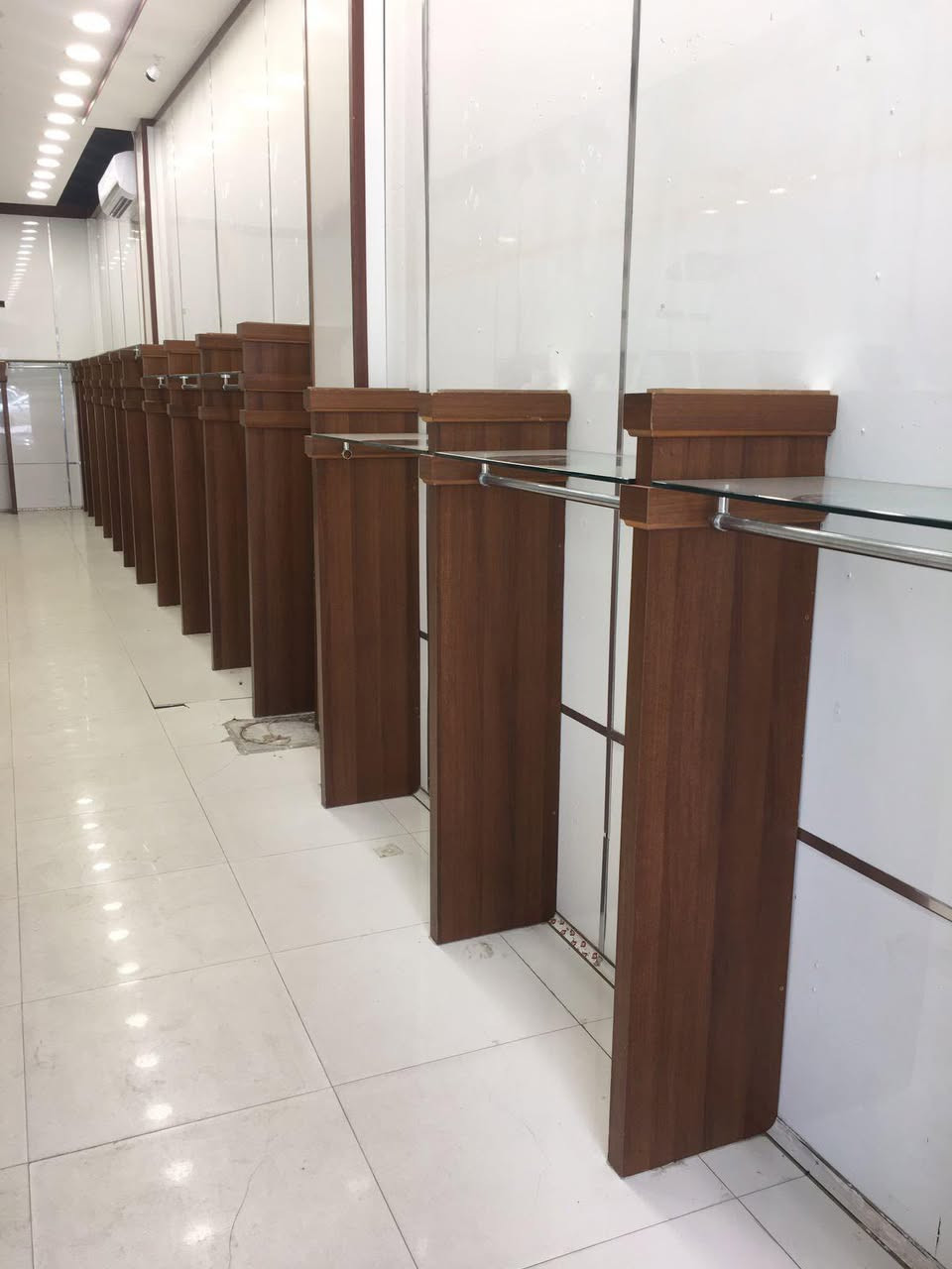 للبيع .ملكان تركي +ديكور خشب مع ملحقاته العنوان بغداد
للأستفسار مراسله على الخاص او واتساب 
***********
