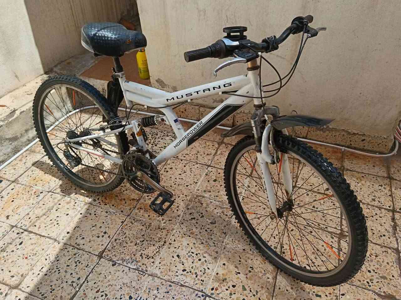 بايسكل  نوعية امريكي موستنك دبلات امامي خلفي شغالات تايرات اويالة جديد ويل فحمي اصلي بريكات والكيرات امامي خلفي شغال ما عايزو شي


**إذا كنت صاحب هذا الإعلان وتريد حذفه لأي سبب، رجاءا أرسل رسالة إلى الدعم الفني**