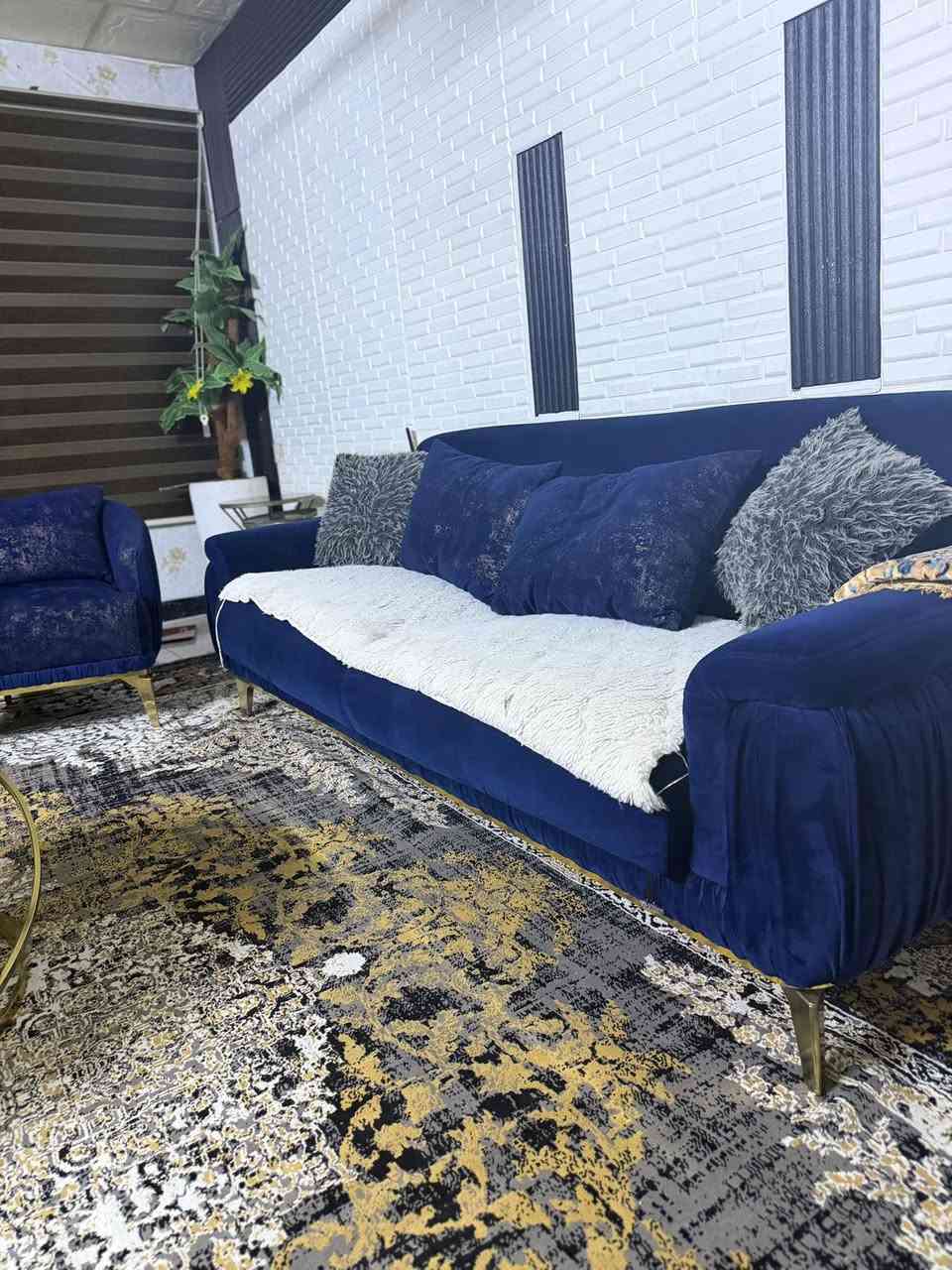 السلام عليكم 
اغراض بيت كامل للبيع 
غرفة نوم جديدة كلش + كنتور وجرابي 2 ام النفر 
تخم قنفات تركي 10 نفر الاصلي من ديوان يصير سرير
كاونتر 3 متر + سنك مرمر 
طباخ تكنو نظيف جدا 
تلفزيون بلازمه جنرال كولد سمارت مقوس حجم 55 جديد + ميز ديكور ثلاجه ام البابين سامسونك
فرن حديد مبردات 2 
صوبه صالون ياباني 
ميز طعام و6 كراسي 
للاستفسار خاص او اتصل ***********
