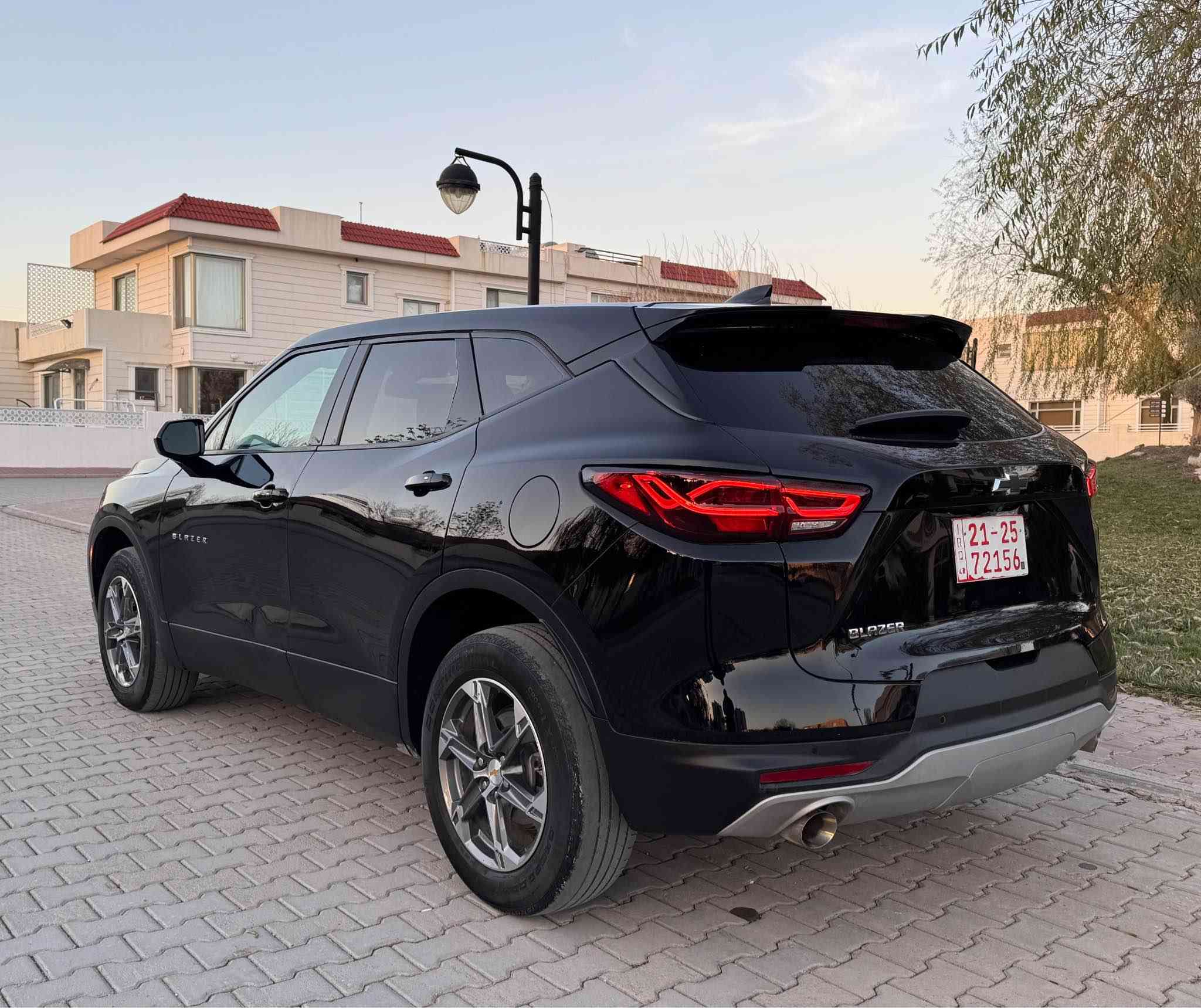 🚗 للبيع: شفروليه بلايزر 2023 – بحالة ممتازة جداً

✨ سيارة عائلية مميزة تجمع بين الأداء القوي والراحة والفخامة

🔹 المواصفات:
 • محرك 4 سلندر تيربو (اقتصادي وقوي)
 • ممشى: 28,000 مايل فقط
 • كاميرا خلفية
 • رادار أمامي
 • حساسات أمامية وخلفية
 • مثبت سرعة
 • حساسات ورادار في المرايا الجانبية
 • جنوط كروم أنيقة
 • شاشة كبيرة
 • مقاعد مخمل كهربائية
 • تدفئة للمقاعد
رقم اربيل 

🎨 لون مميز وجذاب جداً
🛠️ السيارة مخدومة بالكامل وجاهزة للاستخدام
📌 ملاحظة: حادث خفيف جانبي (تم الإصلاح باحتراف)
✔️ السيارة نظيفة جداً ومناسبة للعائلة

📞 للتواصل (اتصال / واتساب):
*********** كركوك, العراق
