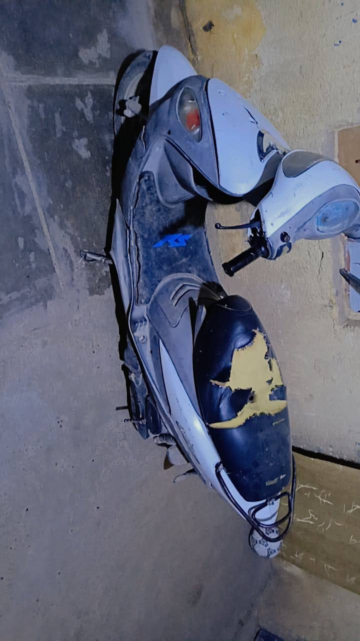 سلام عليكم دراجه ماكس بدون اوراق  نضافته 70  ما ناقصه اي شي بس باتري دراج هندر واحد تشتقل سعر 350وبيه مجال قليل مكاني بغداد الفضيليه  ***********
