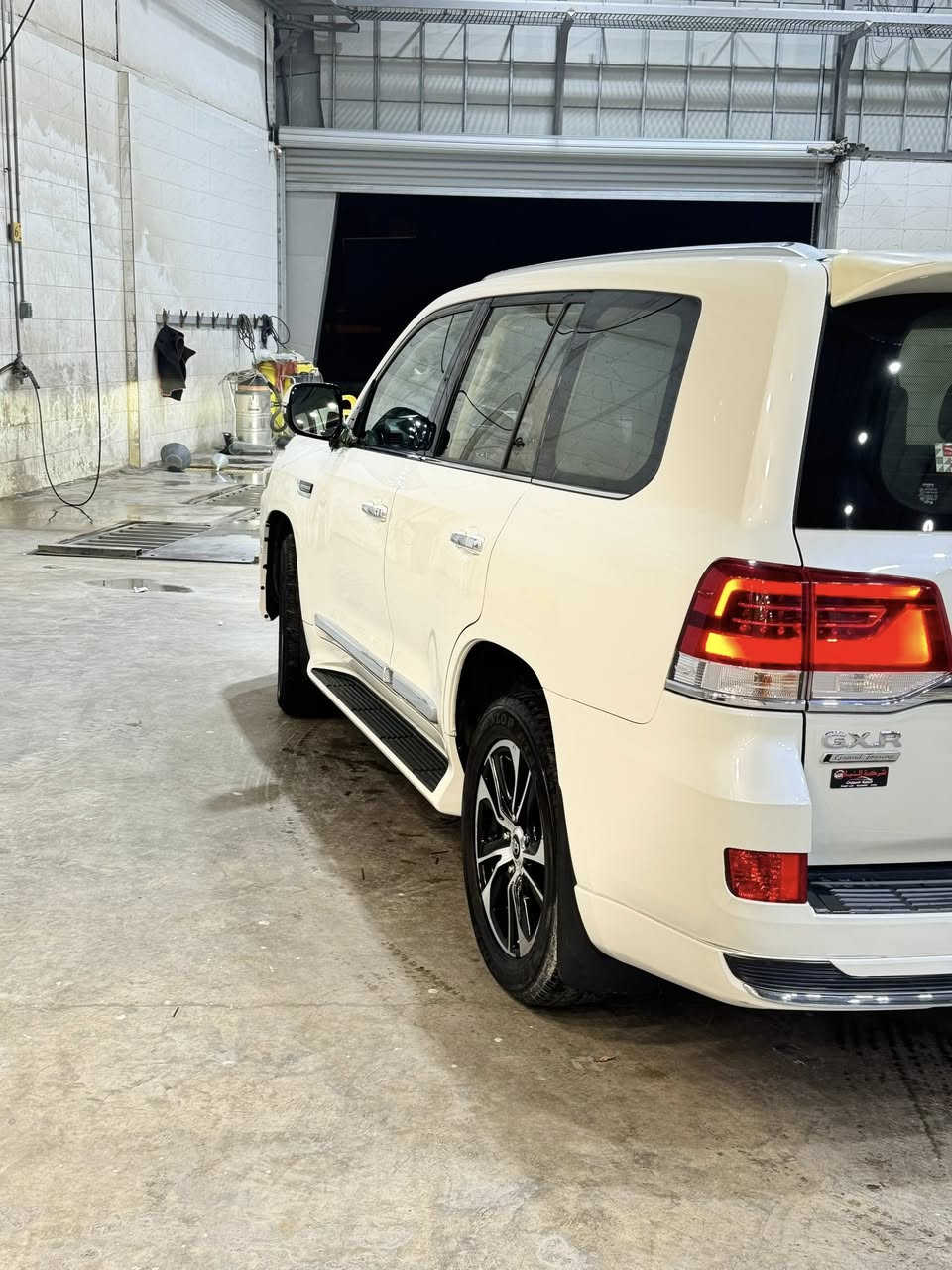 تويوتا لاندكروزر 2021 بغداد گراند تورينگ باب أول ما شاء الله تحدي شرط نضافة عالية جداً  الوارد: شركات  المحرك: 6 سلندر V6 الممشى: 127 الف كم حقيقي

المواصفات
ايرباغ عدد 8
شاشات عدد 3
مقاعد جلد
مقاعد كهرباء عدد 2 مع
بصمة تشغيل وأبواب
فتحة سقف
ثلاجة
زينون
هواء مزدوج
نظام ECO
مانع انزلاق
مرايات كهرباء مع حساسات
باب الجنطة كهرباء
الحالة
مكفولة كفالة عامة من دعامية لدعامية
بارد جدآ بصيط 
داخل  جلد نظيفة جداً
محرك شرط غير مفتوح
4 إطارات مع ويل وكالة
أغراض كاملة موجودة 

ملاحظات
نضافة 100%
سيرفس كامل بدون نقص
سيارة استعمال شخصي
نفس اليوم تحويل مباشر
سنوية جديدة
مكان سيارة بغداد الدورة 
رقم صاحب السيارة 
***********8
***********
