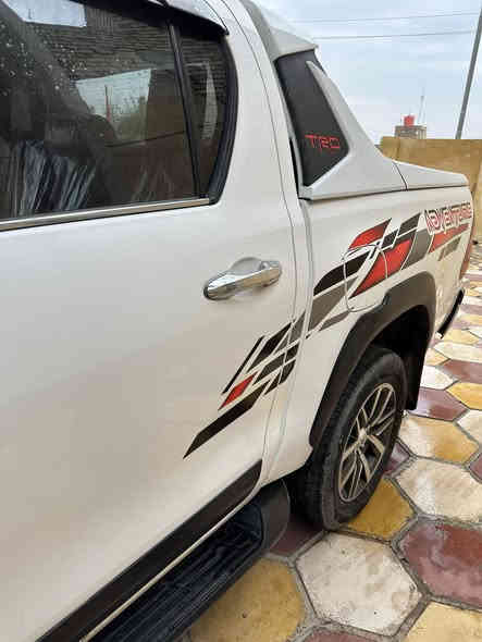 تيوتا هايلوكس 2018  گاز
مكفوله كفاله عامه بيه فقط رصعه مكتوب ب سونار بارد 
وبيه شخط موضح بلصور والسونار بلمنشور
فول مواصفات كير اوتو بصمه مري شفط تحكم ستيرن 
كامرا دوار بيه هواي مواصفات 
حداديه 100% كير مكينه كفاله 
ماشيه 239 الف 
مابيه نقص ولا برغي  
رقم أربيل إنكليزي سنويه للنهاية 2029
مكان السياره العماره 
***********2
السعر 250 وبيه مجال بصيط
