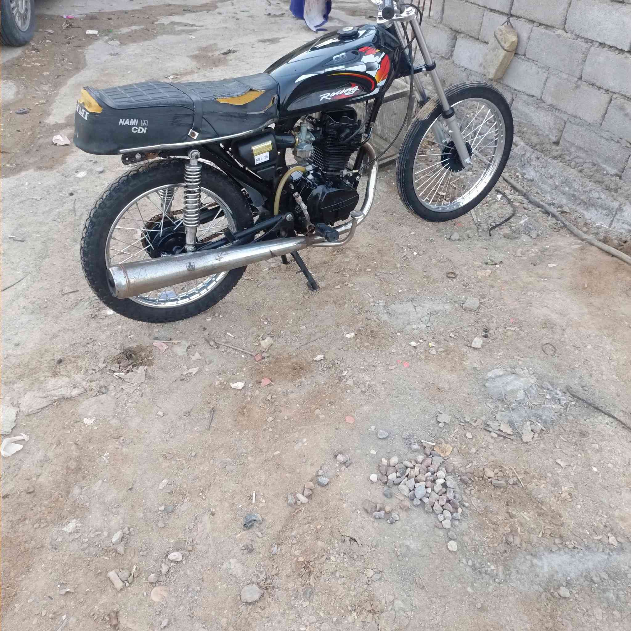 دراجه شاصي نامه شلامجه ادوات دراجه ما عوزه شي مكينه ايفان عوزه بس كشن رايده ب 425 وبيه مجال لشراي ***********
