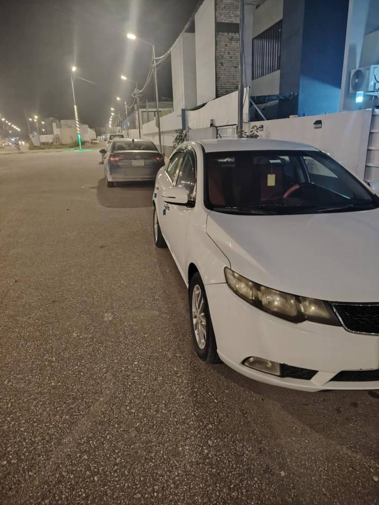 للبيع كيا سيراتو موديل 2011 رقم اربيل سياره بيها 3قطع صبغ فقط بدون ضربه السعر 93 وبيها مجال قليل مكان النجف للاستفسار اتصل *********** النجف, العراق
