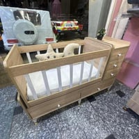 سرير طفل غير مستعمل السعر ١٢٠ الف فقط للاستفسار 07749888765