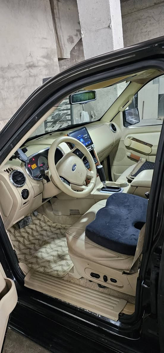 فۆڕد ئیکسپلۆرەر
مۆدێل 2006
تەحویل و بەناو کردن بەشەرت
ڕەقەم اسڵی
بێ بۆیاخ
بێ دەعم
تەبرید
گەرمی
تایەی پێشەوەی تازەیە
تەقە و ڕەقه
هەرچوار دەبڵ تازە
شاشە ئایپاد
کامێرا
تەحدید سورعە
سێ ڕیز کوشن
بەرگە کوشنی تازە
مەجمووعە سووکان تازە
سەیارەی مەعرەز نییە هی ماڵی خۆمە،
سەنەوی بەسەر چووە
600هەزاری غەرامە تێدایە دوای معامەلە دەیگەڕێنمەوە.
*********** كويسينجاك, أربيل
