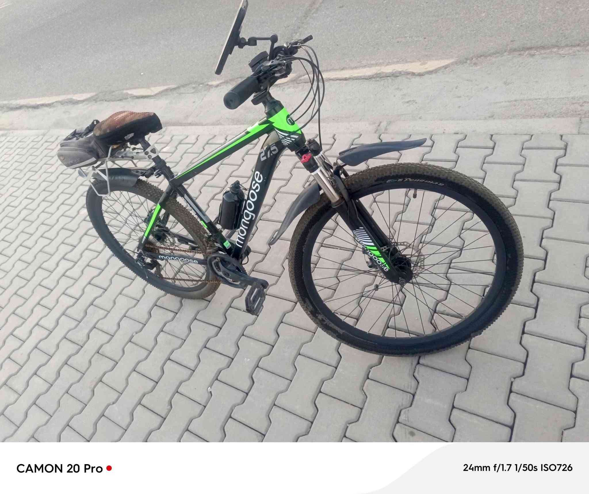 للبيع باسكل جبلي حجم 27.5 لشة فافون وزن خفيف كلشي شغال وجديد ممبدل شي واضح بالصورة 
سعر 175 الف 
للاستفسار 
***********
