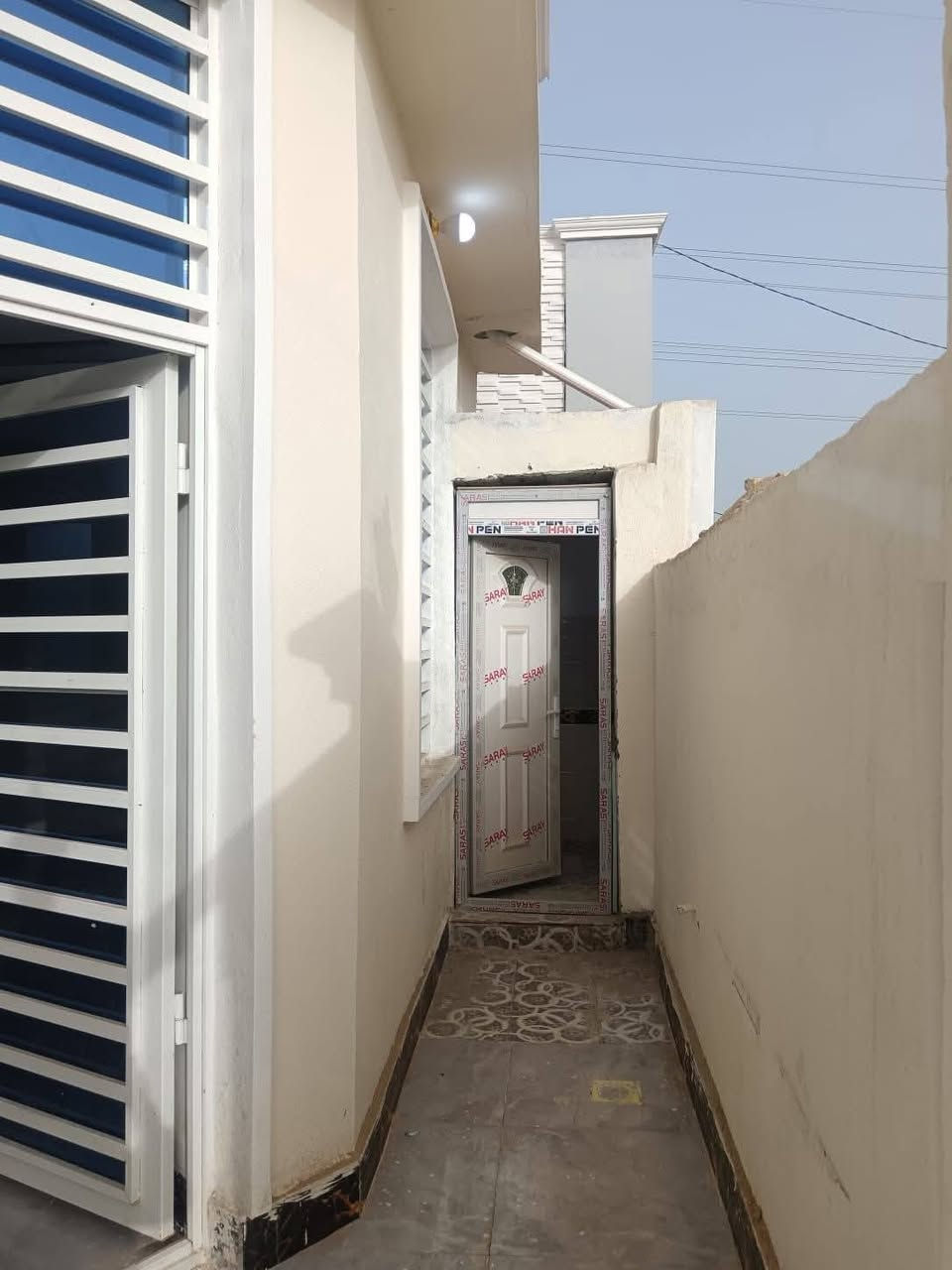 120متر السعر 38 وبيه مجال شغل درجه اولى تحتوي على غرفتين وصاله ومطبخ واستقبال #موقعه_ عله شارع المطار مقابيلي ملحق قريه الغدير
طابو زراعي سند 25 اقرار محكمه 

للاستفسار اتصال ***********

***********
