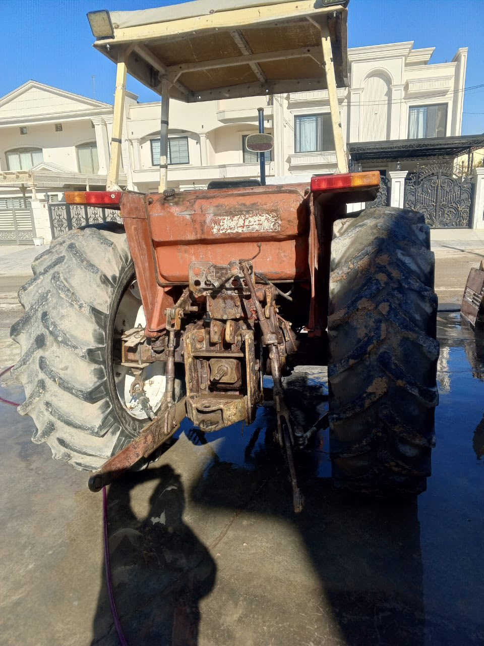 Fiat 780
مەکینە کەمێک بوخاری هەییە گێڕ و ئەکسل بە شەرت
*********** 
شوێن هەولێر -پیرزین
